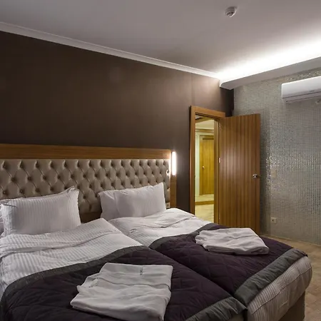 Michell & (adults Only) 3*