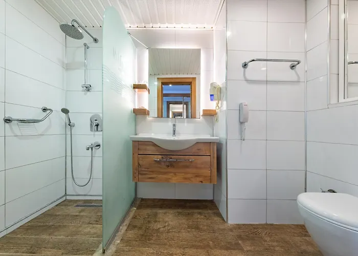 Michell & (adults Only) 3*